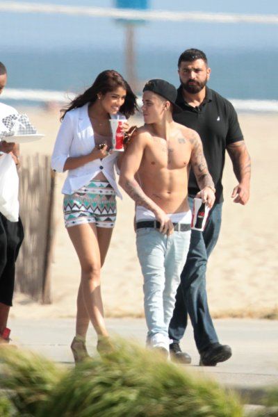  photo JustinBieberessorprendidoconbellamujer_zps2a84ac05.jpg