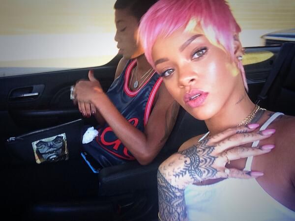  photo Rihannasorprendioacuteconnuevolookalestilopanterarosa3_zps25c3114e.jpg