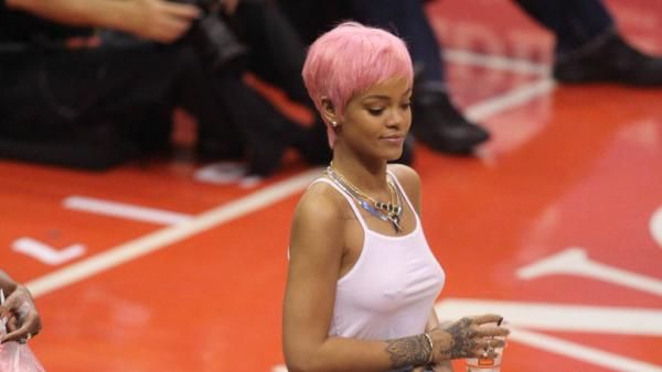  photo Rihannasorprendioacuteconnuevolookalestilopanterarosa_zps91af45b7.jpg