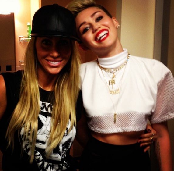  photo MamaacutedeMileyCyrusarrasaenlasredessociales2_zpsbbfc2b06.jpg