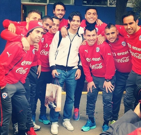  photo JugadoresdeLaRojadieronsuapoyoaMatiacuteasFernaacutendezenredessociales3_zpsbfc04fa1.jpg