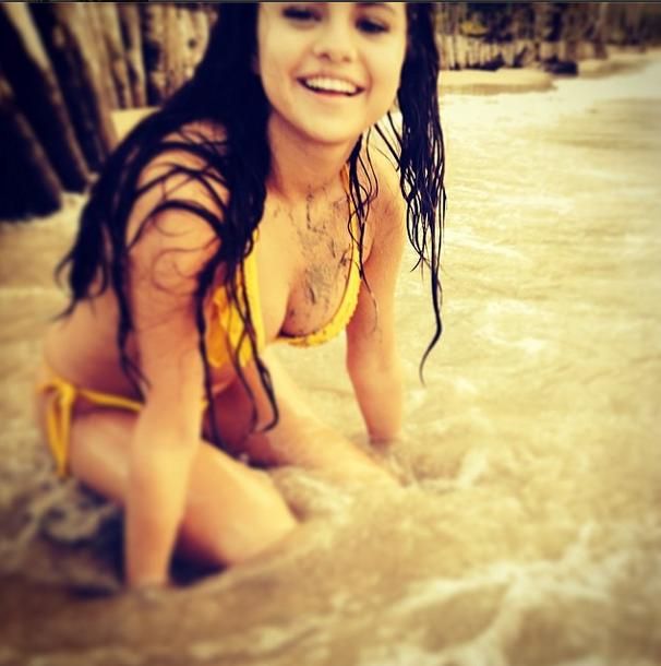  photo SelenaGoacutemezsorprendeconsensualfoto2_zps38b1dbaf.jpg