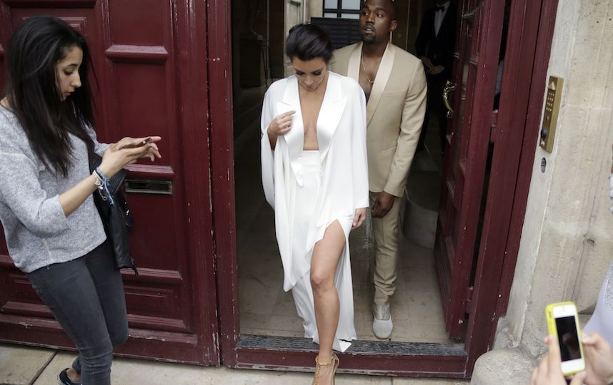  photo KimKardashiansinsosteacutendejaversuspechosenfiesta_zps2613665c.jpeg