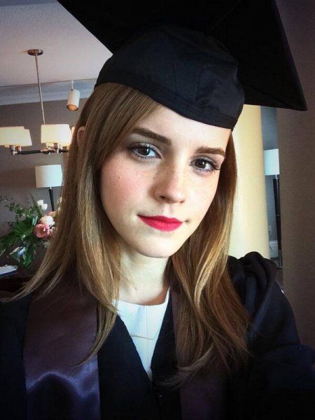  photo EmmaWatsonsegraduoacutedeLiteraturaenlauniversidad2_zps697e1f93.jpg