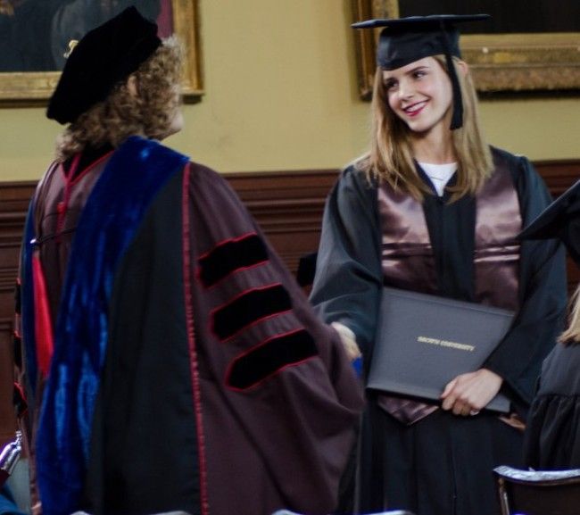  photo EmmaWatsonsegraduoacutedeLiteraturaenlauniversidad_zpscf9f1c9e.jpg