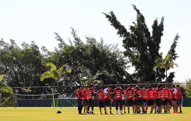 photo AsiacutefueelentrenamientomatinaldelaRojaenBeloHorizonte_zps671acdd9.jpg
