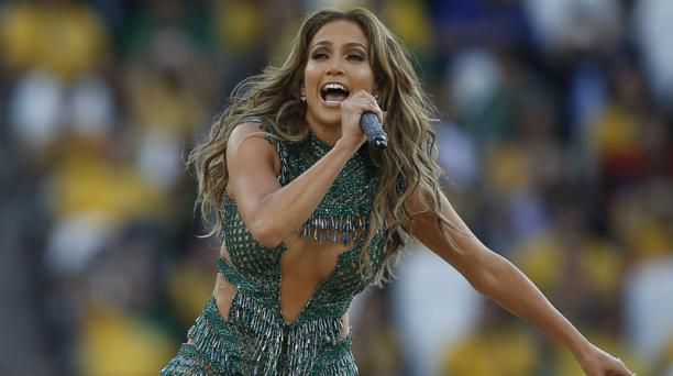 photo EscotedeJenniferLopezarrasoacuteenlainauguracioacutendelMundialdeBrasil4_zpsc645ae48.jpg
