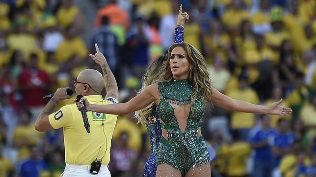  photo EscotedeJenniferLopezarrasoacuteenlainauguracioacutendelMundialdeBrasil_zpsdb8f2428.jpg