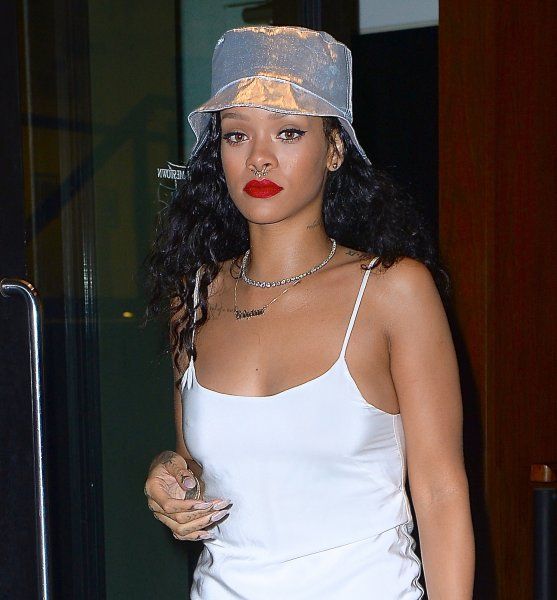  foto Rihannasorprendeconnuevopiercing3_zps42deae72.jpg