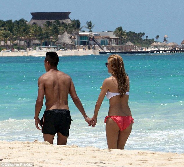  foto EstassonlasvacacionesdeAlexisSaacutenchezysupololaLaiaGrassienCancuacuten3_zps929979f8.jpg