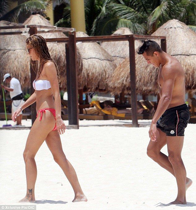  foto EstassonlasvacacionesdeAlexisSaacutenchezysupololaLaiaGrassienCancuacuten4_zpse95d7892.jpg