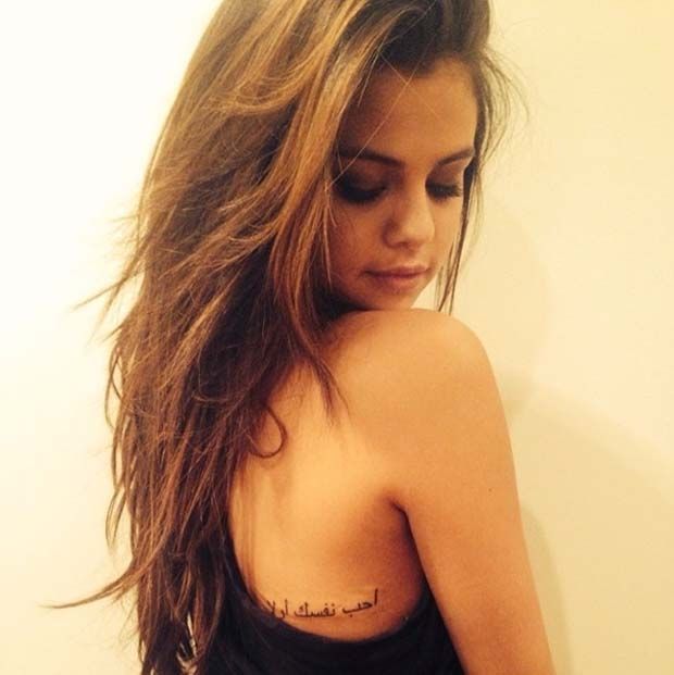  foto SelenaGomezmostroacutenuevotatuajeenaacuterabe_zpse4a0e7b1.jpg