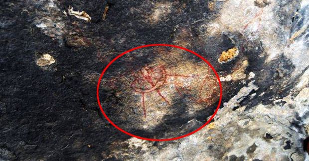  foto Encuentranovnisyextraterrestresenpinturasrupestresde10milantildeosenlaIndia_zps3dc61eae.jpg