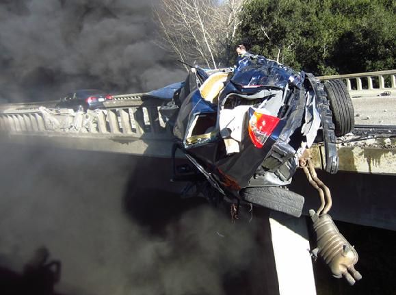 photo bridge_extrication_ca_bmw_mother_2_kids_zps8a76ba47.jpg